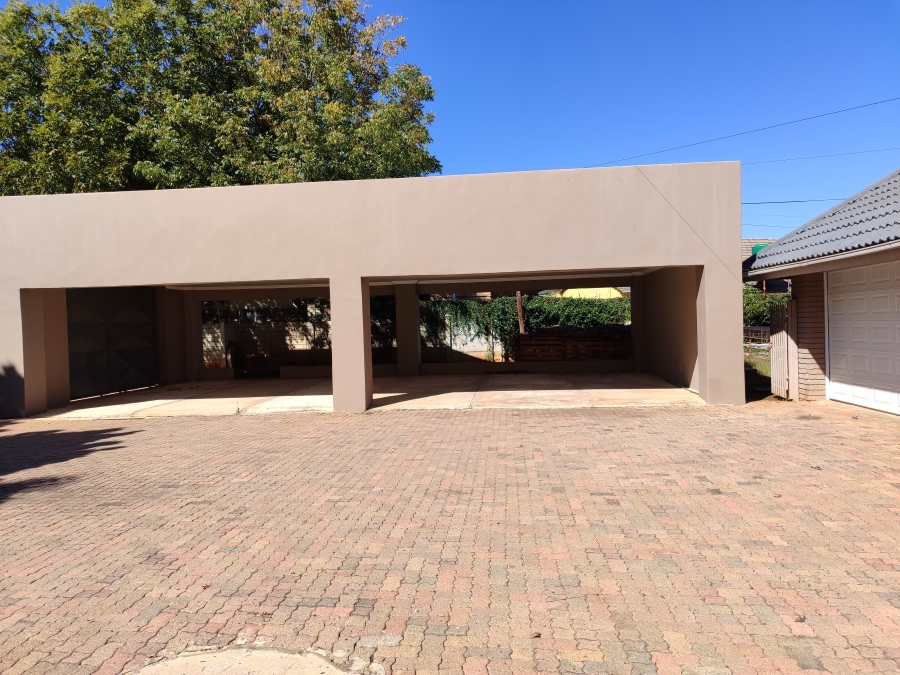 5 Bedroom Property for Sale in Stilfontein North West